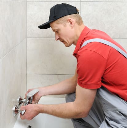 installing-bath-faucet-1